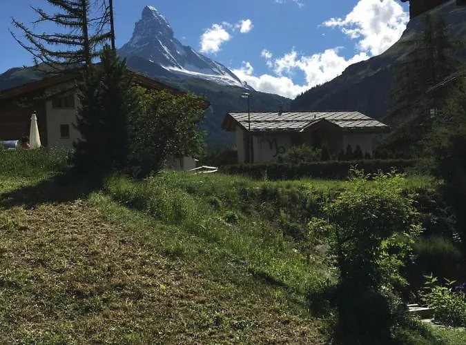 アパート ハウス マリコ *