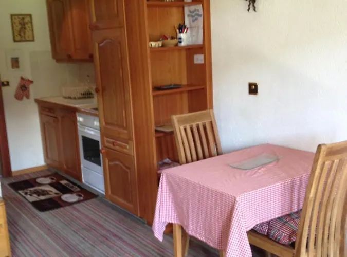 アパート ハウス マリコ *